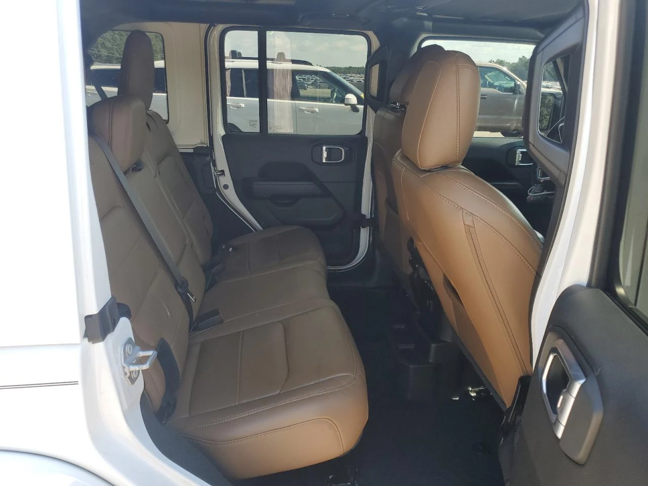 Jeep Wrangler UNLIMITED SAHARA - изображение 10
