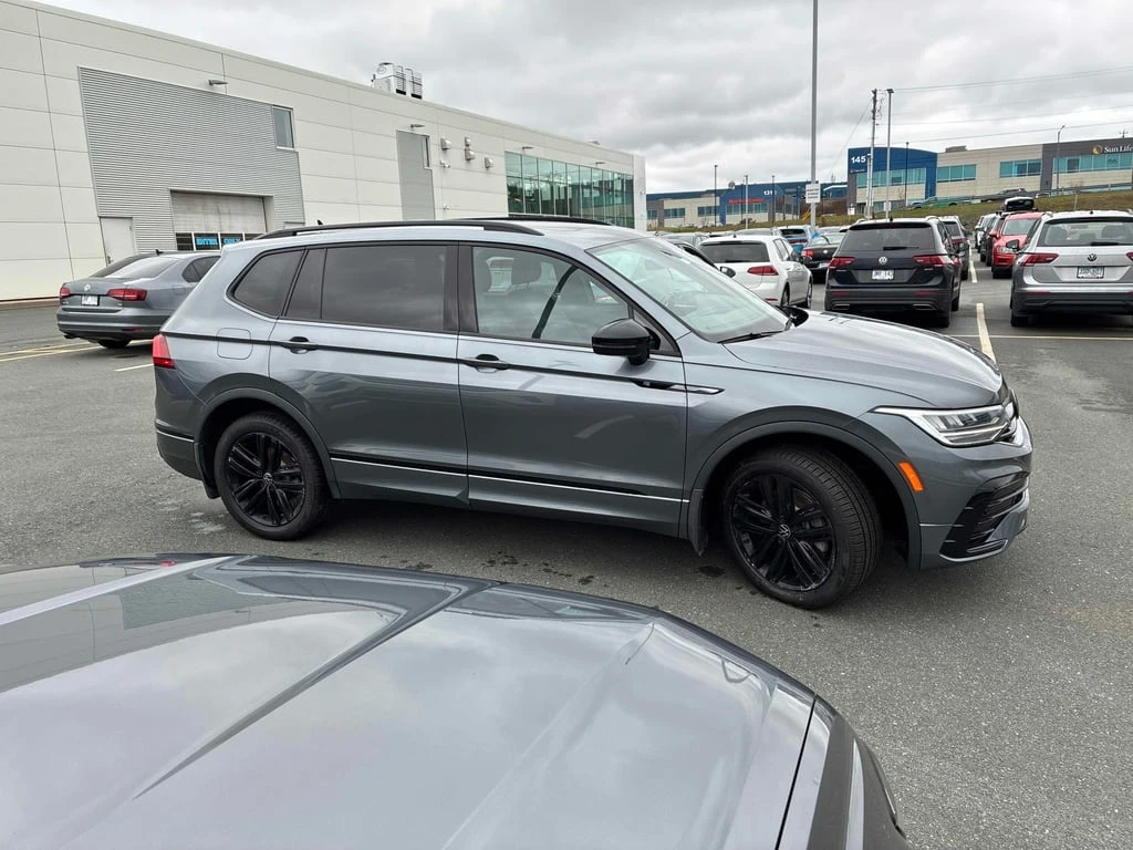 VW Tiguan * Comfortline R Line Black Edition * CARFAX * БЕЗ  - изображение 3