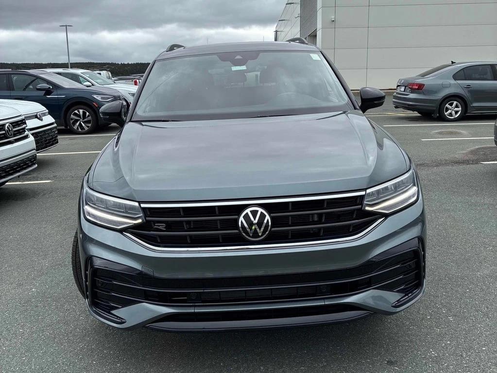 VW Tiguan * Comfortline R Line Black Edition * CARFAX * БЕЗ  - изображение 6