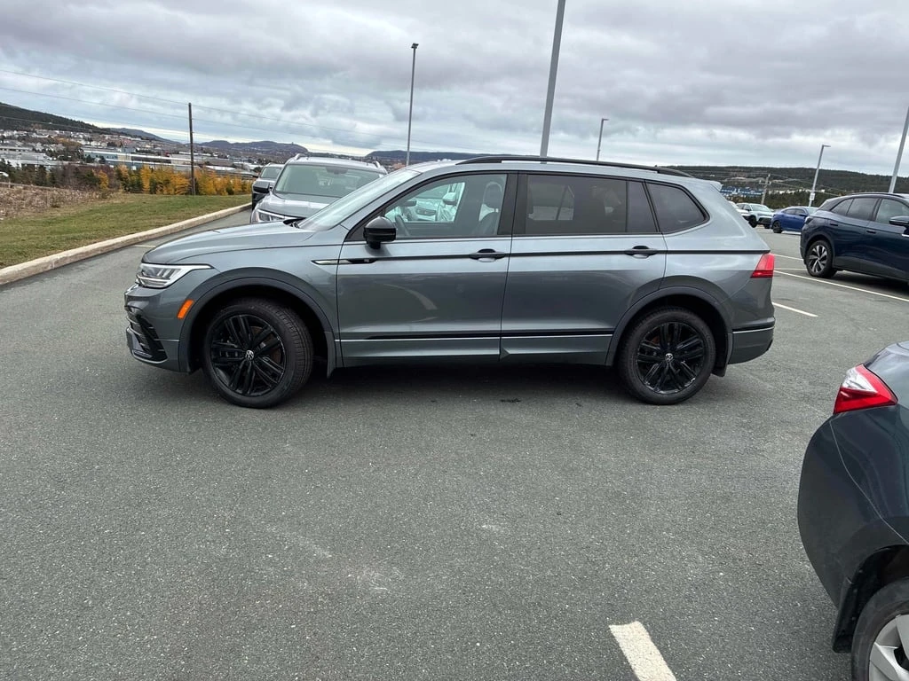 VW Tiguan * Comfortline R Line Black Edition * CARFAX * БЕЗ  - изображение 2