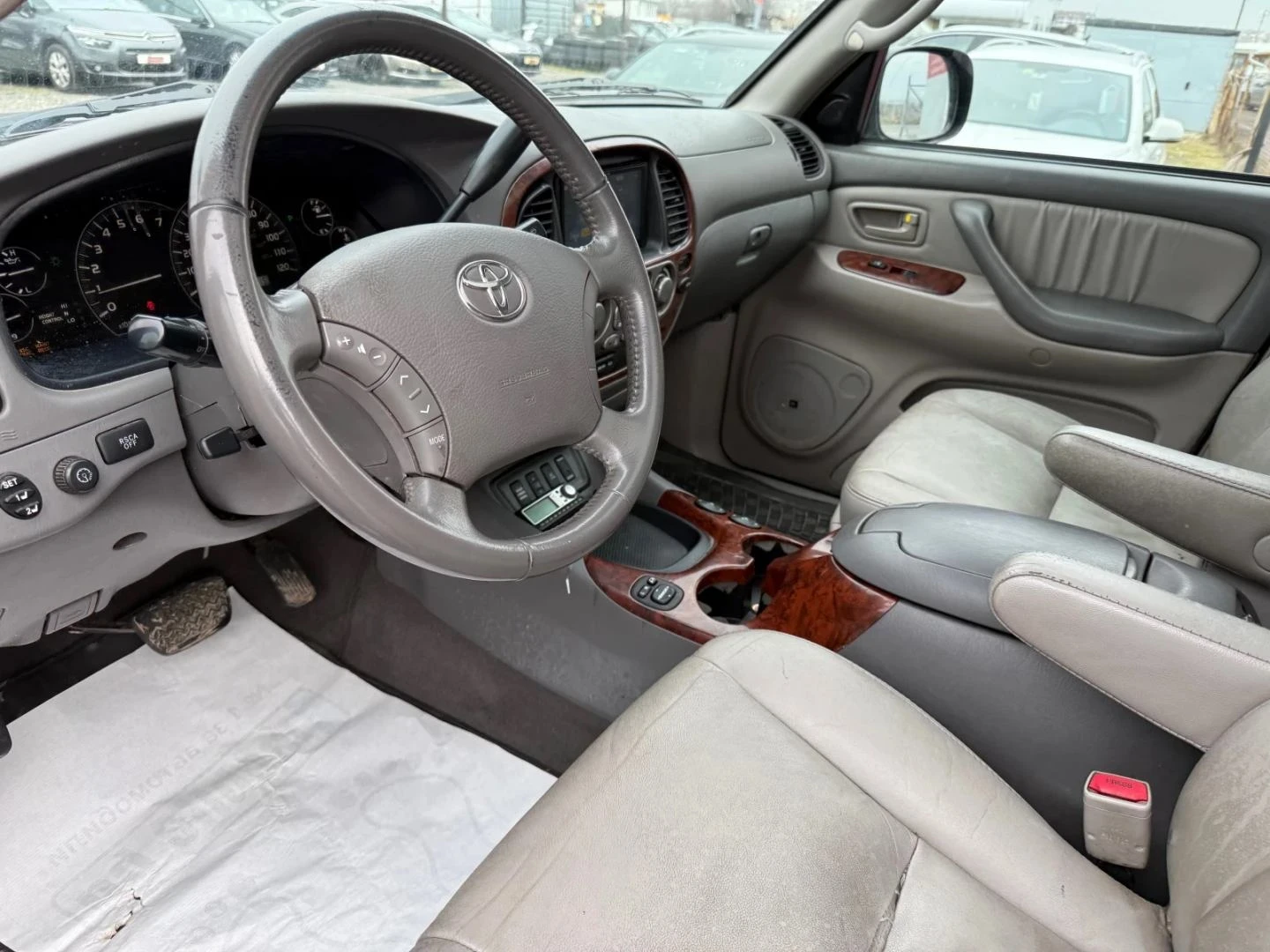 Toyota Sequoia 4.7 V8 ГАЗ 6+ 1, снимка 15 - Автомобили и джипове - 54352857