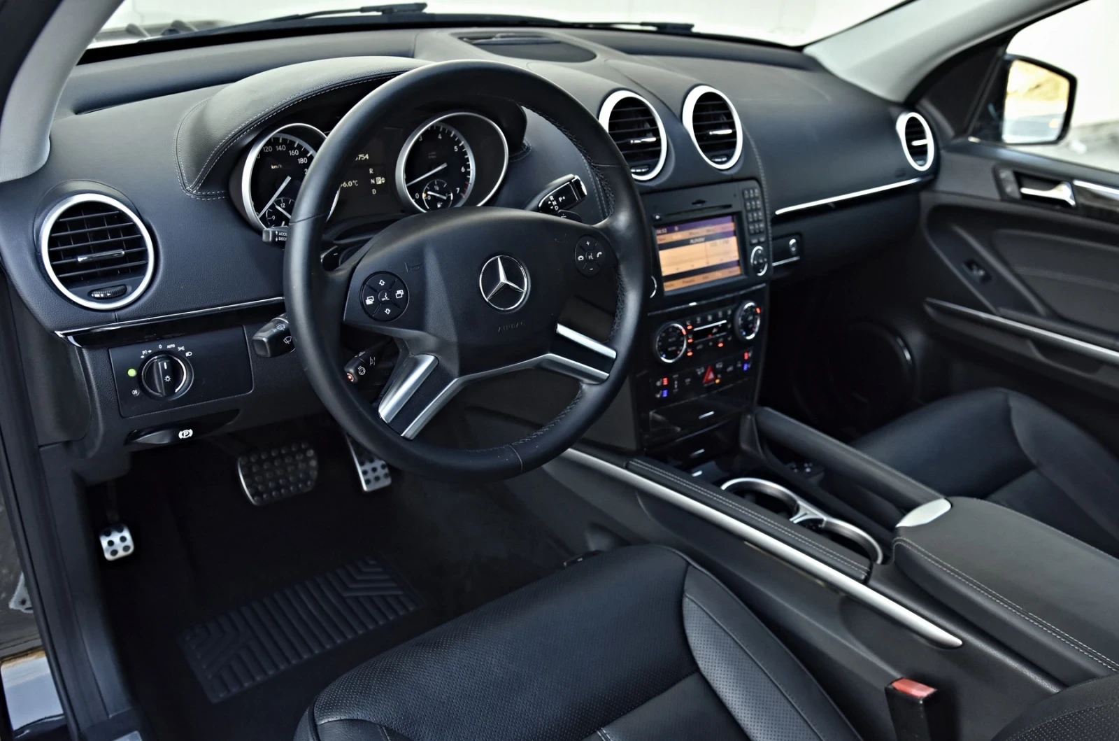 Mercedes-Benz GL 500 Grad edition, снимка 9 - Автомобили и джипове - 54827500
