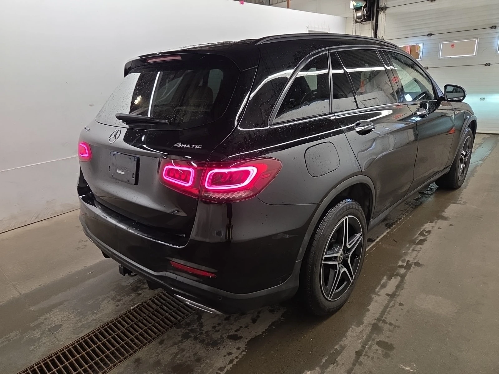 Mercedes-Benz GLC 300  AMBIENT / 360 / MEMORY / PANO , снимка 3 - Автомобили и джипове - 55847166