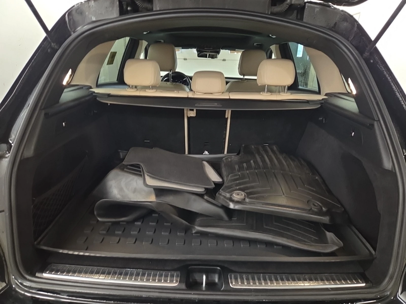 Mercedes-Benz GLC 300  AMBIENT / 360 / MEMORY / PANO , снимка 14 - Автомобили и джипове - 55847166