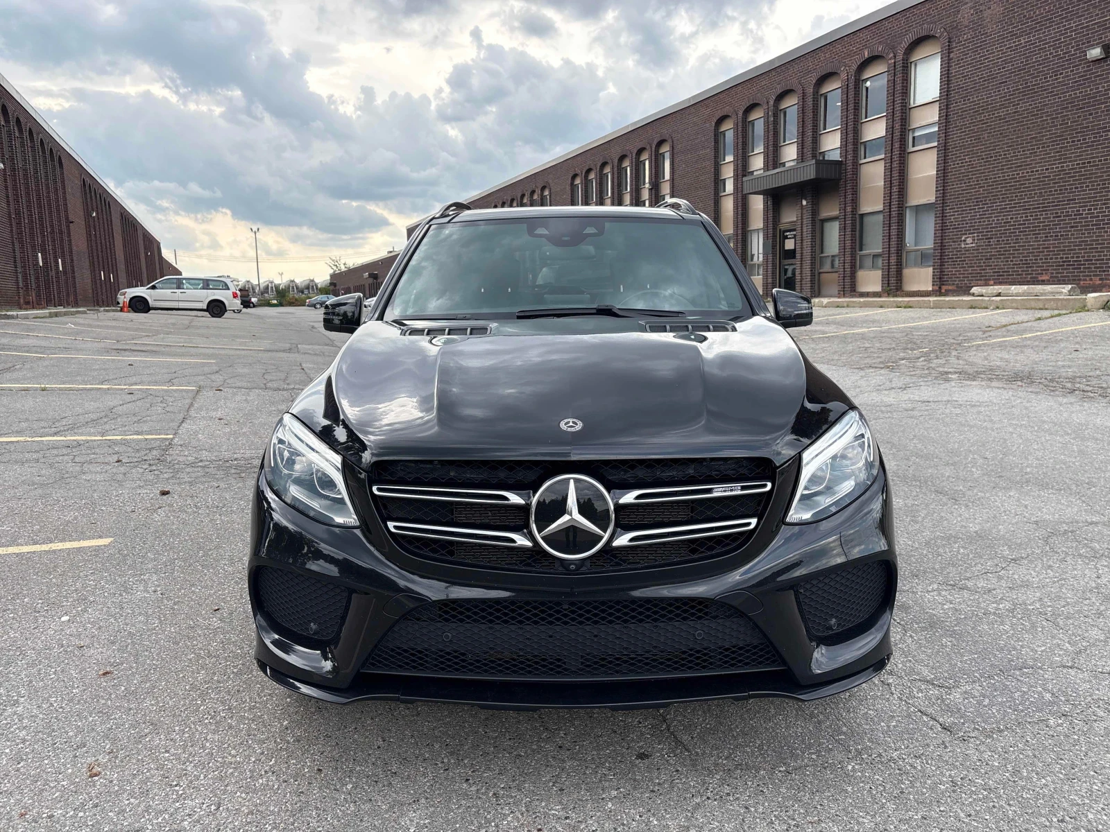 Mercedes-Benz GLE 43 AMG 4MATIC | CARFAX | АВТОКРЕДИТ БЕЗ ПЪРВОНАЧАЛНА, снимка 2 - Автомобили и джипове - 55872274