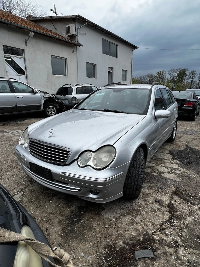 Mercedes-Benz C 220, снимка 3 - Автомобили и джипове - 40290708