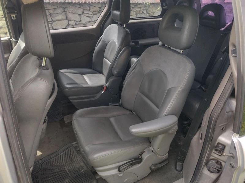 Chrysler Voyager 2.5 crd, снимка 9 - Автомобили и джипове - 48311815