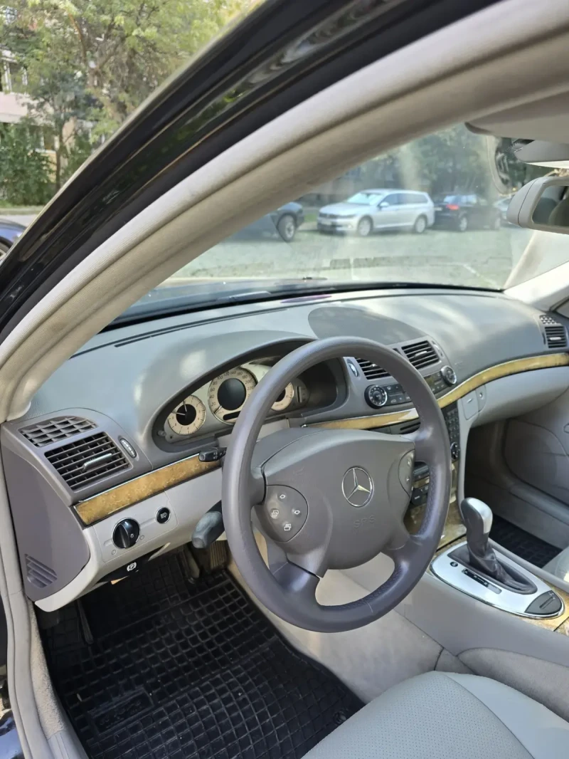 Mercedes-Benz E 320 3.2, снимка 12 - Автомобили и джипове - 47485706