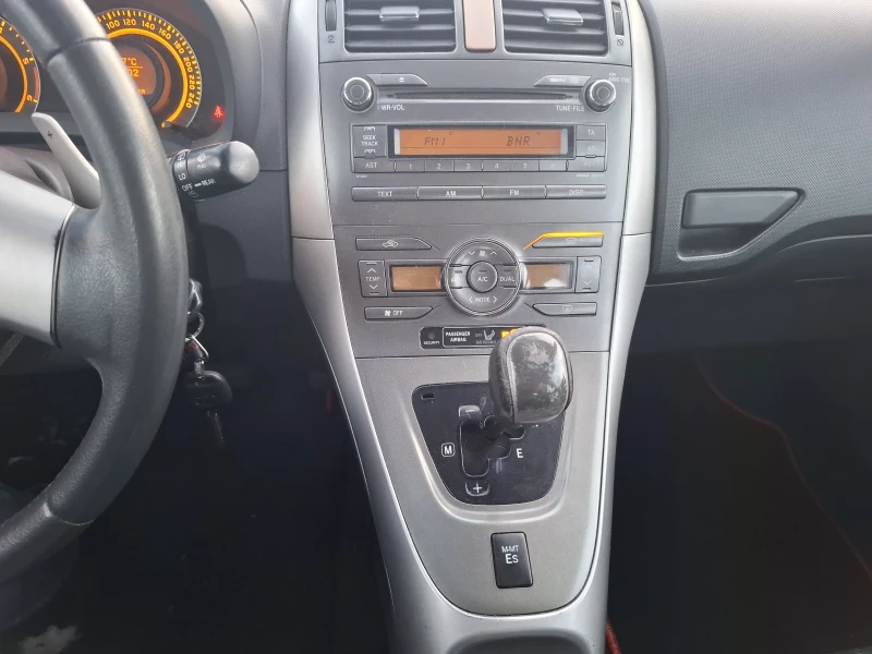 Toyota Auris 1.4 D4D  90kc.  АВТОМАТИК, снимка 13 - Автомобили и джипове - 48521826