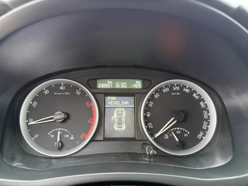 Skoda Fabia 1.2i-70PS-КЛИМАТРОНИК, снимка 13 - Автомобили и джипове - 53290506