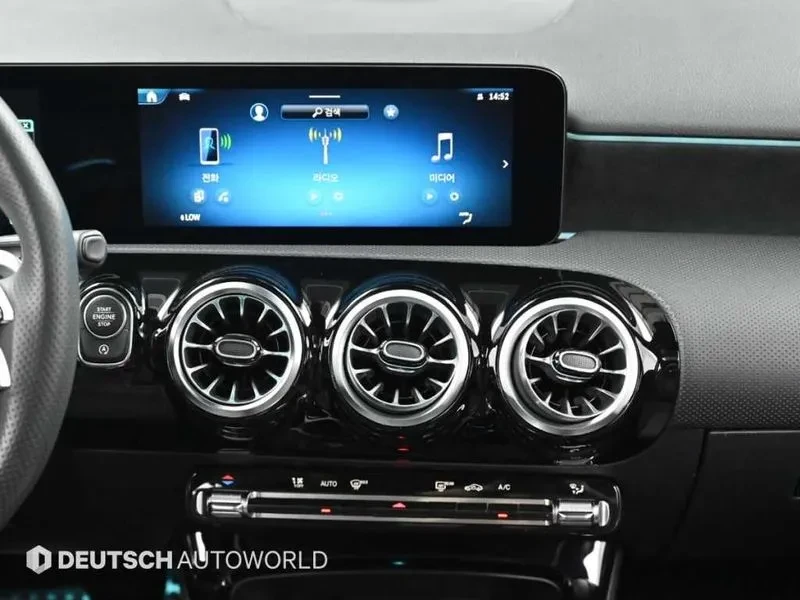Mercedes-Benz A 35 4Matic Sedan, снимка 14 - Автомобили и джипове - 55738912
