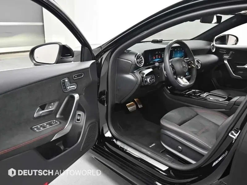 Mercedes-Benz A 35 4Matic Sedan, снимка 11 - Автомобили и джипове - 55738912