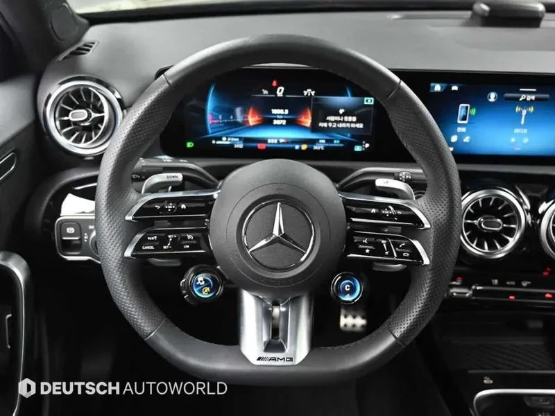 Mercedes-Benz A 35 4Matic Sedan, снимка 13 - Автомобили и джипове - 55738912