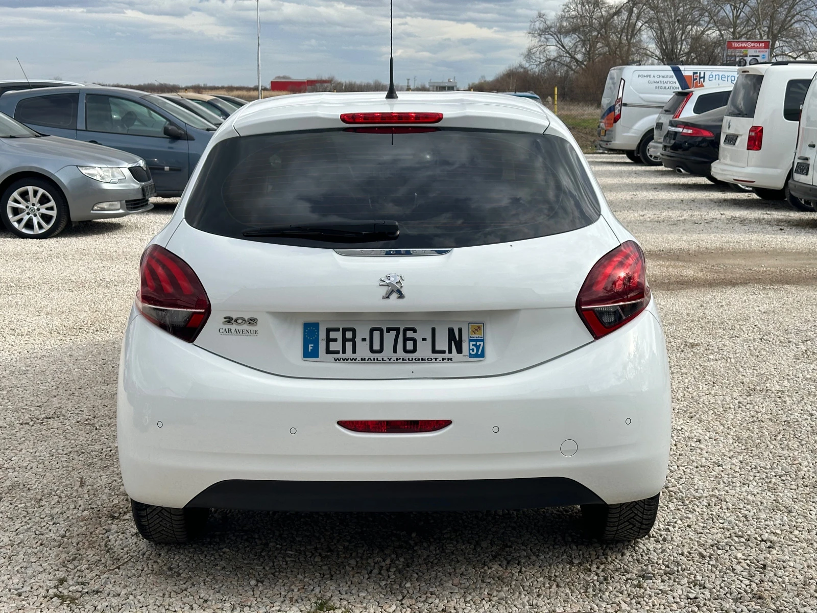 Peugeot 208 1,6 HDI M1 1+1 - изображение 6