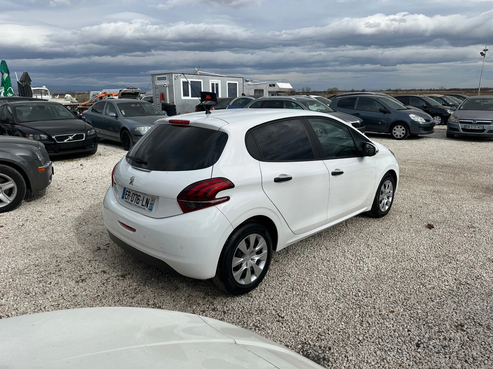 Peugeot 208 1,6 HDI M1 1+1 - изображение 5