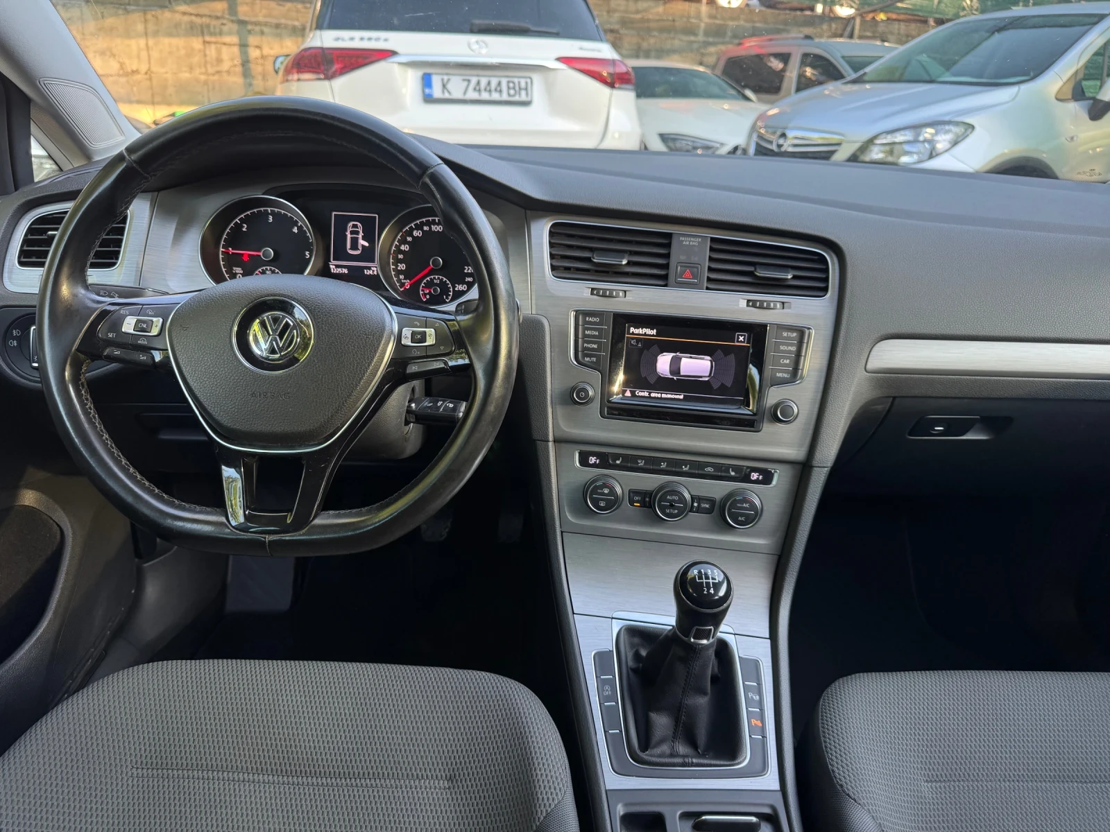 VW Golf 1.6TDI* Бяла Перла - изображение 7