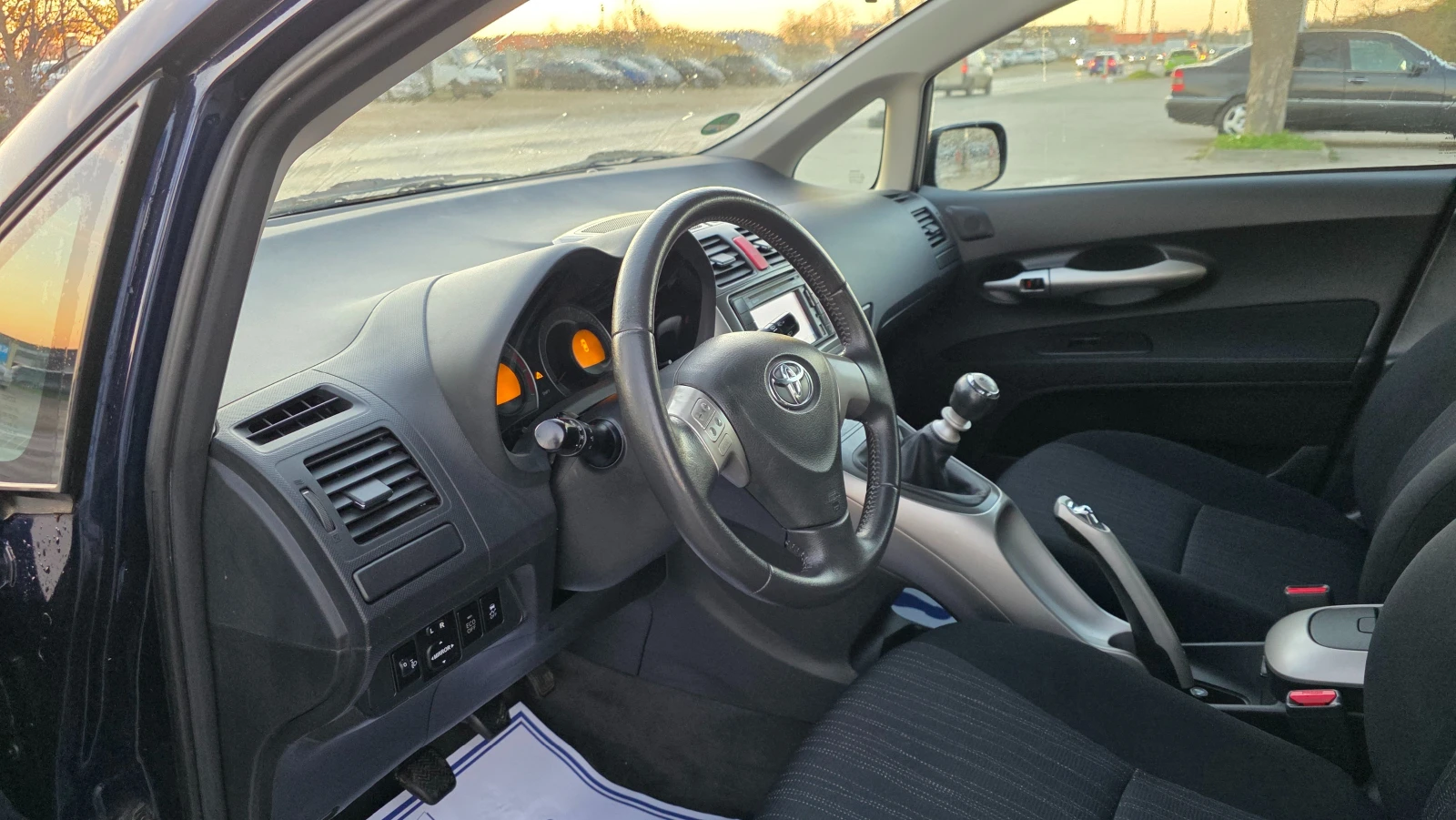 Toyota Auris УНИКАТ, снимка 7 - Автомобили и джипове - 54046547