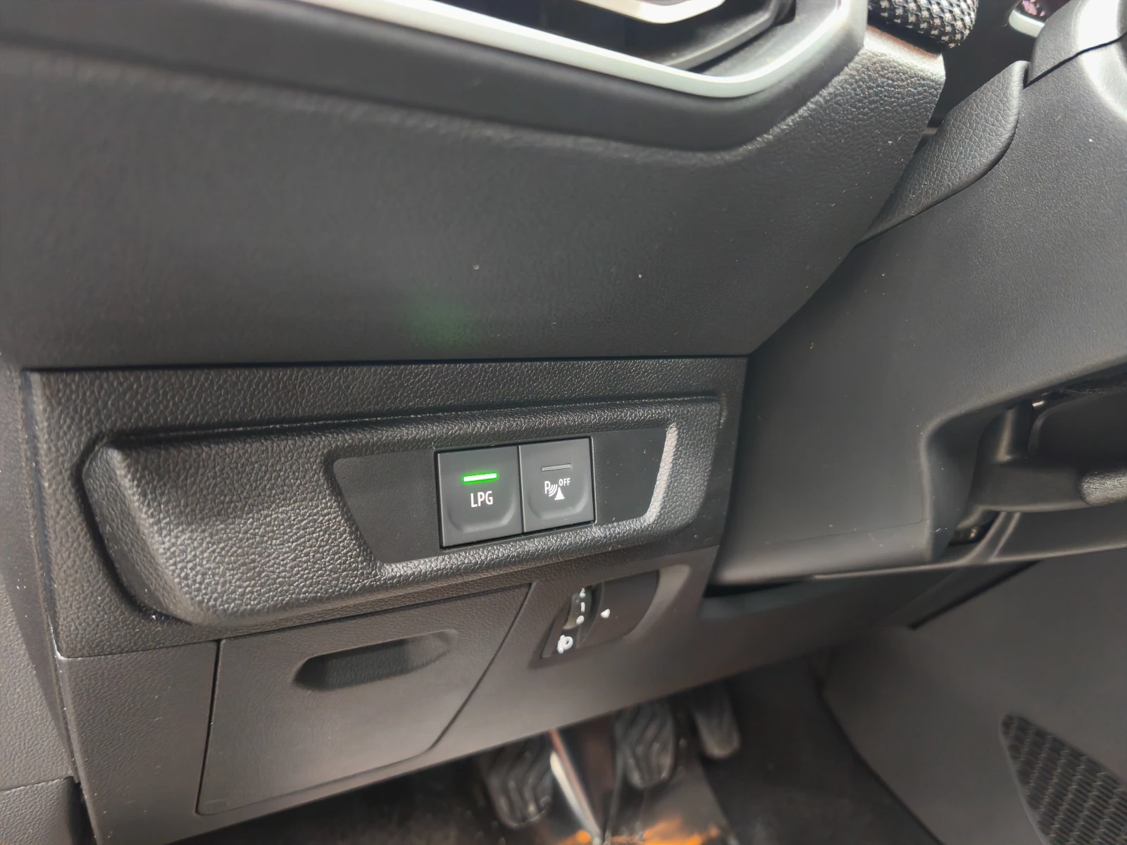 Dacia Sandero 1.0i бензин/газ, снимка 10 - Автомобили и джипове - 54289016