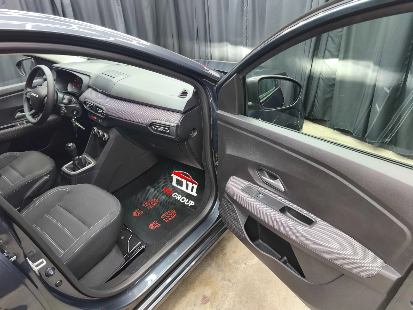 Dacia Sandero 1.0i бензин/газ, снимка 13 - Автомобили и джипове - 54289016