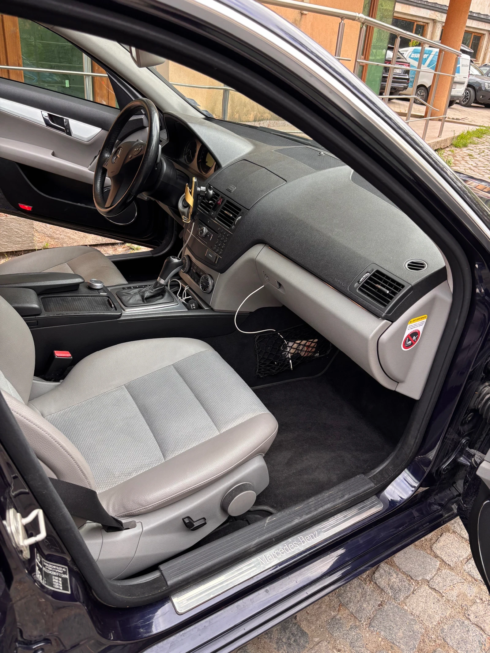 Mercedes-Benz C 220, снимка 9 - Автомобили и джипове - 54487432