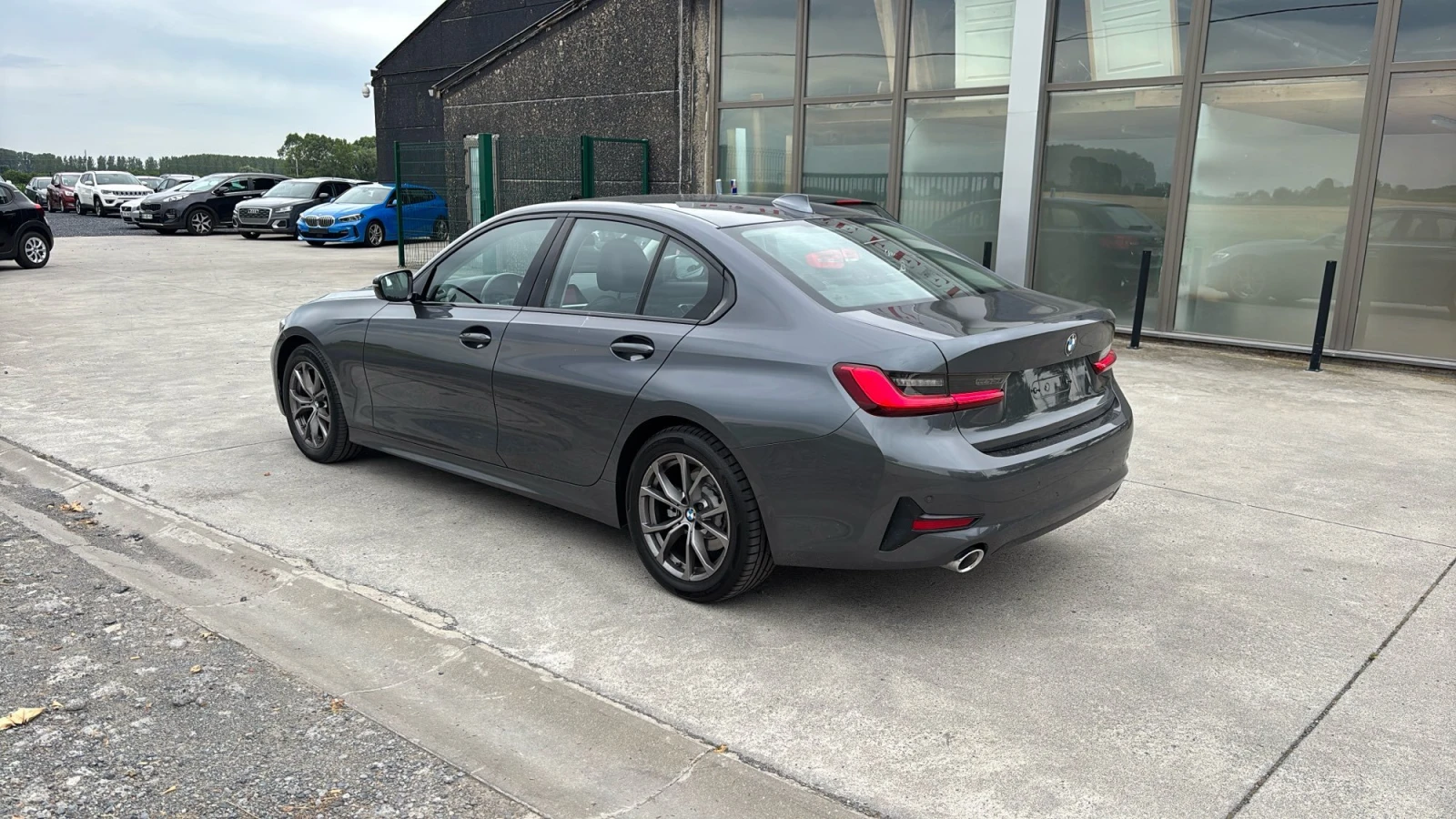 BMW 320, снимка 4 - Автомобили и джипове - 55212781