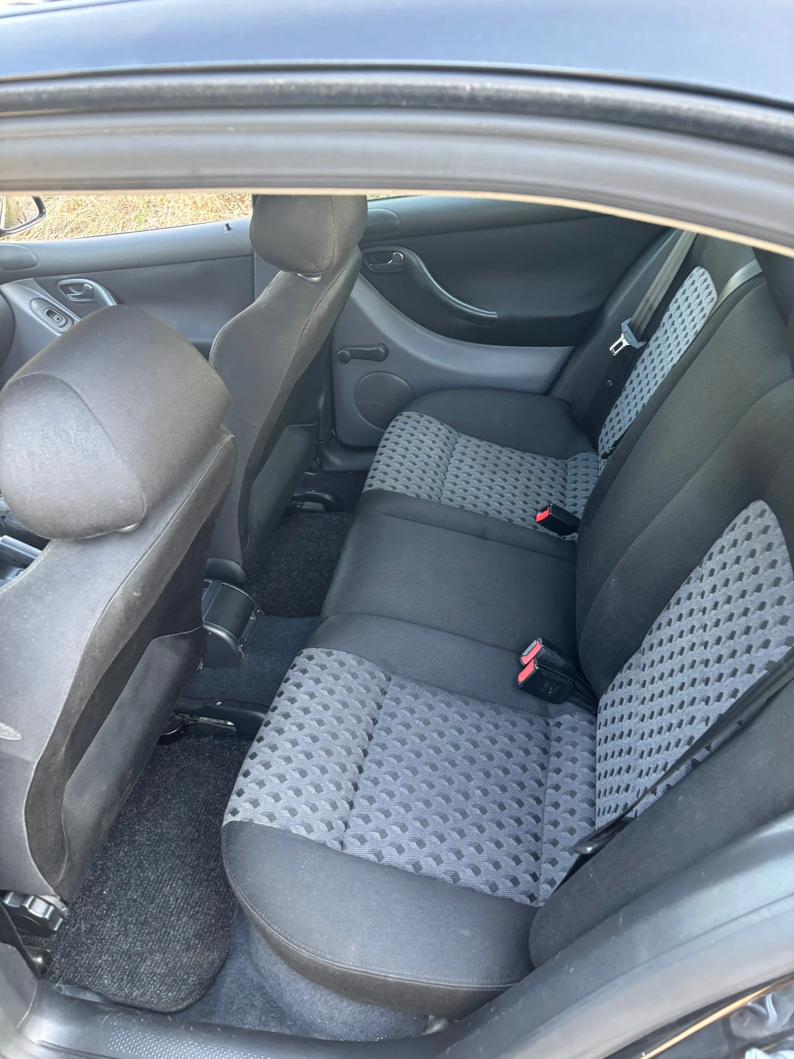 Seat Leon 1.8Т, снимка 8 - Автомобили и джипове - 55646368