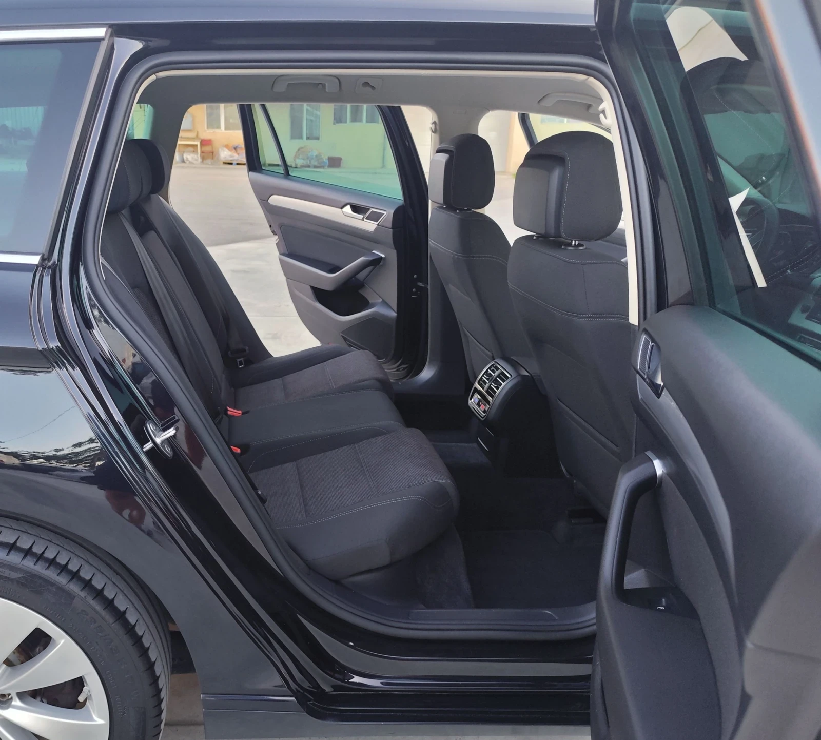 VW Passat 2.0TDI-150k-DSG-LED-NAVI-DISTRONIC-МАСАЖ-EURO-6, снимка 14 - Автомобили и джипове - 55981339