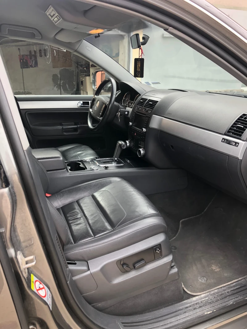 VW Touareg 3.0 TDI, снимка 12 - Автомобили и джипове - 49504287