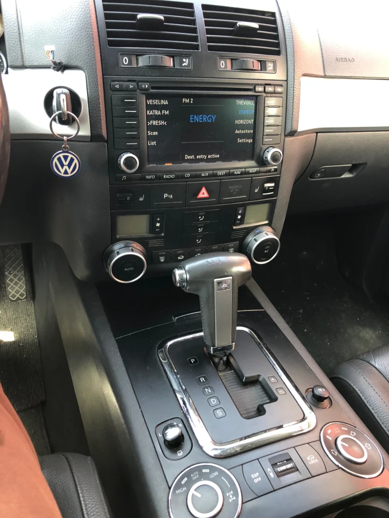 VW Touareg 3.0 TDI, снимка 14 - Автомобили и джипове - 49504287