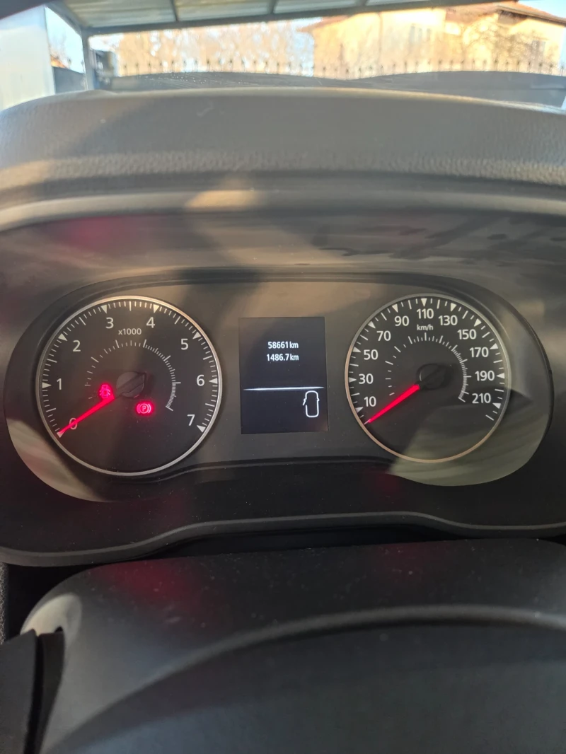 Dacia Duster 1.0 MPI  фабрична газ, снимка 9 - Автомобили и джипове - 53143251