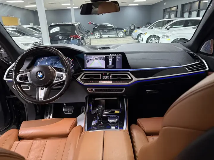 BMW X7 M* SPORT* BOWER* WILKINS* ДИСТРОНИК* ОБДУХВАНЕ* КА, снимка 9 - Автомобили и джипове - 54443436