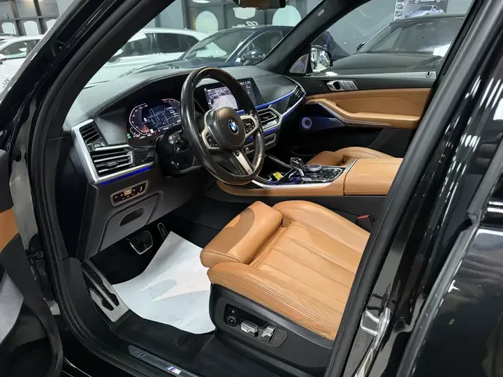 BMW X7 M* SPORT* BOWER* WILKINS* ДИСТРОНИК* ОБДУХВАНЕ* КА, снимка 8 - Автомобили и джипове - 54443436