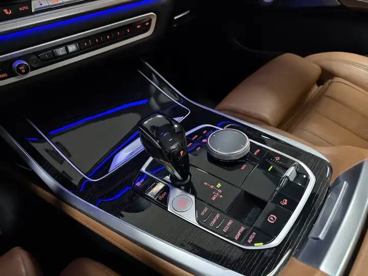 BMW X7 M* SPORT* BOWER* WILKINS* ДИСТРОНИК* ОБДУХВАНЕ* КА, снимка 11 - Автомобили и джипове - 54443436