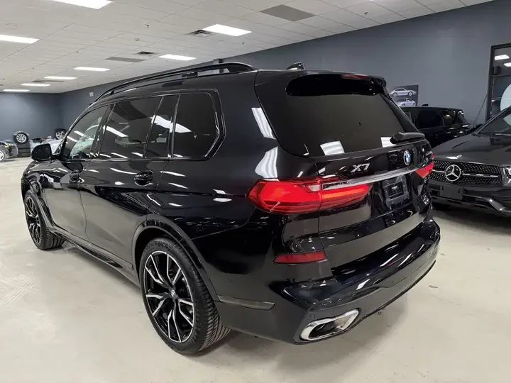 BMW X7 M* SPORT* BOWER* WILKINS* ДИСТРОНИК* ОБДУХВАНЕ* КА, снимка 4 - Автомобили и джипове - 54443436