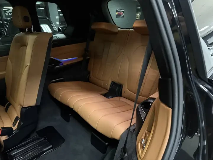 BMW X7 M* SPORT* BOWER* WILKINS* ДИСТРОНИК* ОБДУХВАНЕ* КА, снимка 17 - Автомобили и джипове - 54443436
