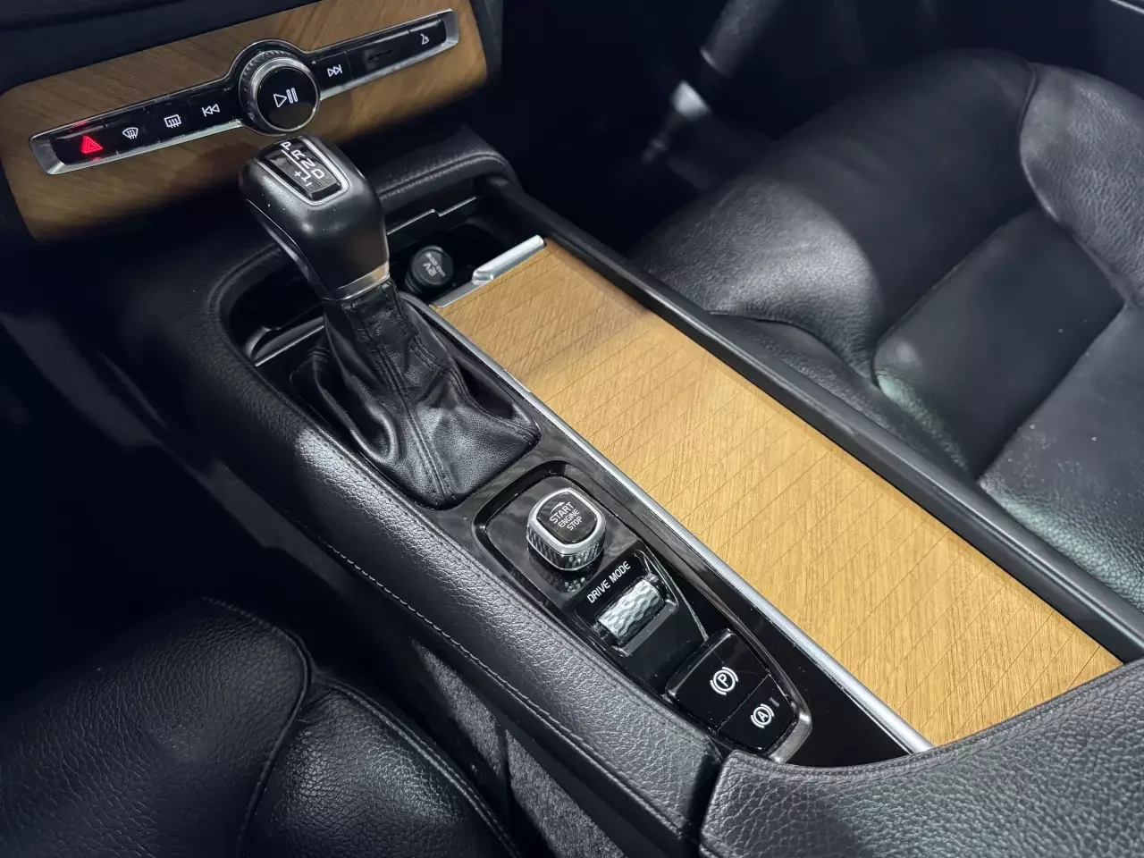 Volvo Xc90 T6 Momentum Подгрев* CarPlay* Дистроник* Пано*  - изображение 9