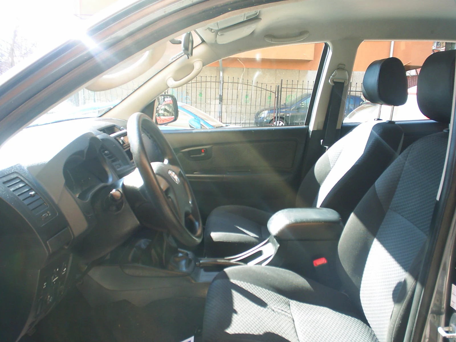 Toyota Hilux 2.5 D-4D 4x4 - изображение 8