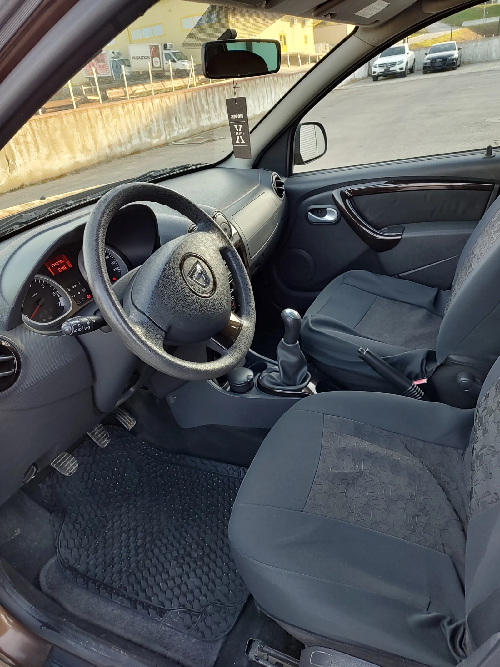 Dacia Duster, снимка 7 - Автомобили и джипове - 53841558