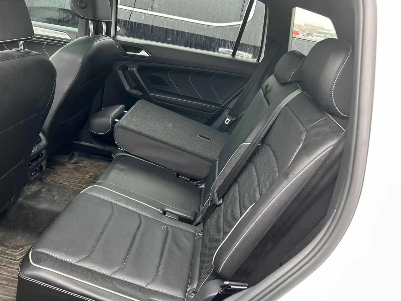 VW Tiguan Highline R Line /360/ОБДУХВАНЕ/ПОДГРЕВИ/LED , снимка 13 - Автомобили и джипове - 54109334