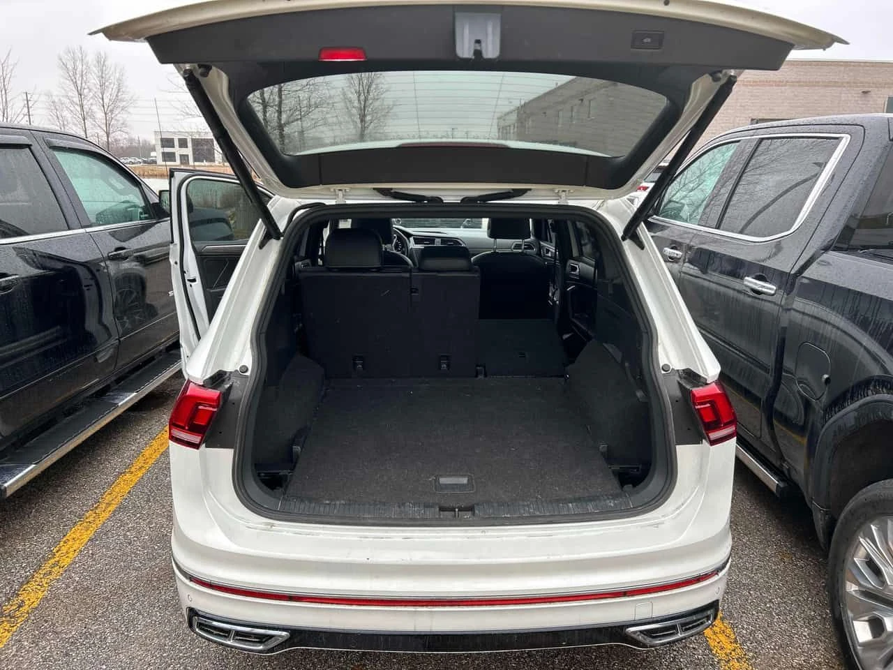 VW Tiguan Highline R Line /360/ОБДУХВАНЕ/ПОДГРЕВИ/LED , снимка 14 - Автомобили и джипове - 54109334