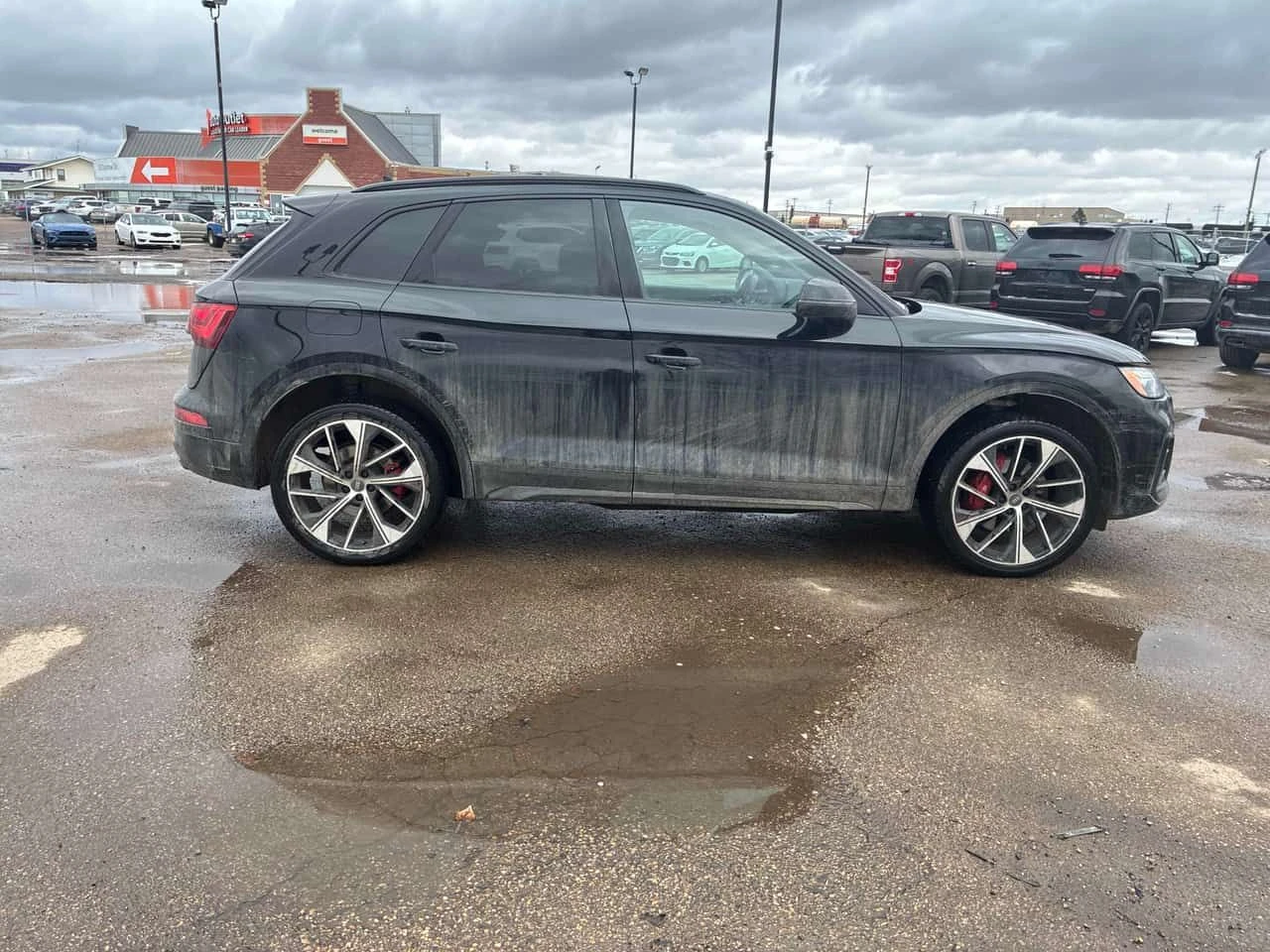 Audi SQ5 * Progressiv * DISTRONIC* PANORAMA* , снимка 3 - Автомобили и джипове - 54162146