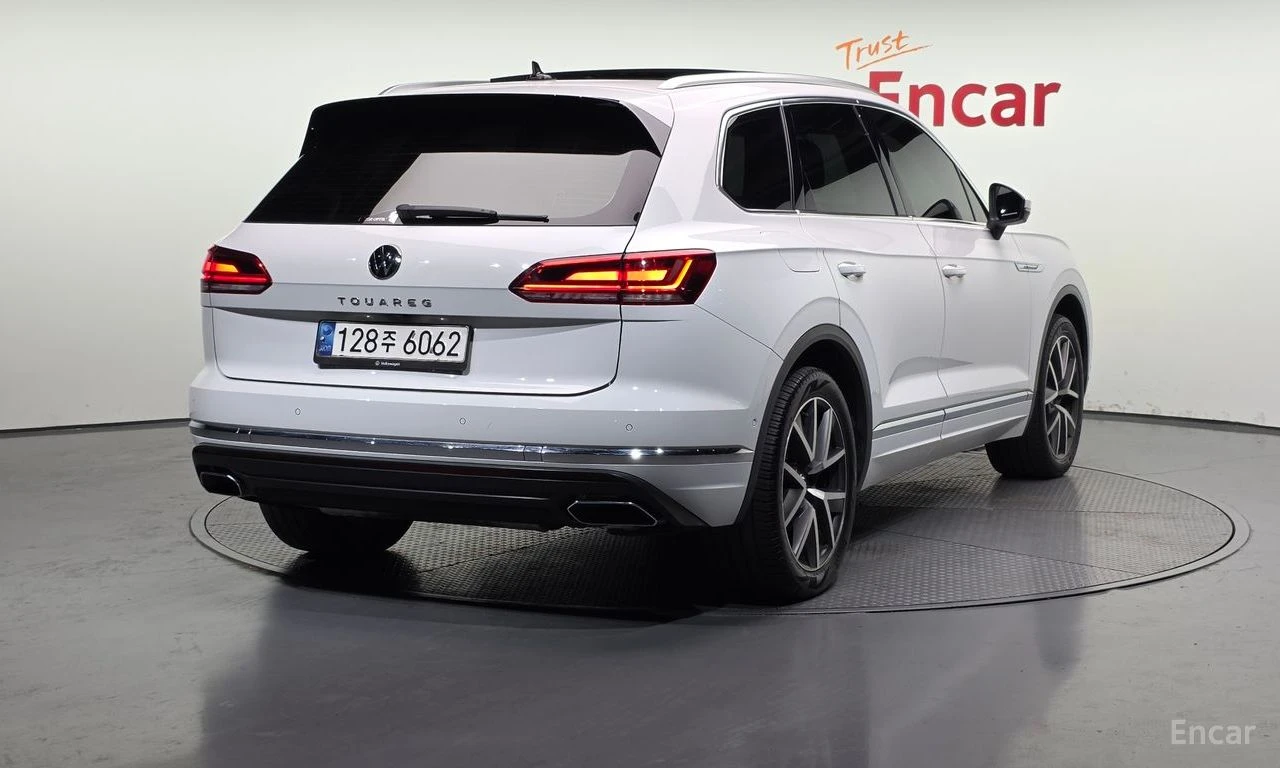 VW Touareg * 3.0TDI* PRESTIGE* HUD* ПОДГРЕВ* ОБДУХВАНЕ* ПАНОР, снимка 2 - Автомобили и джипове - 54497463