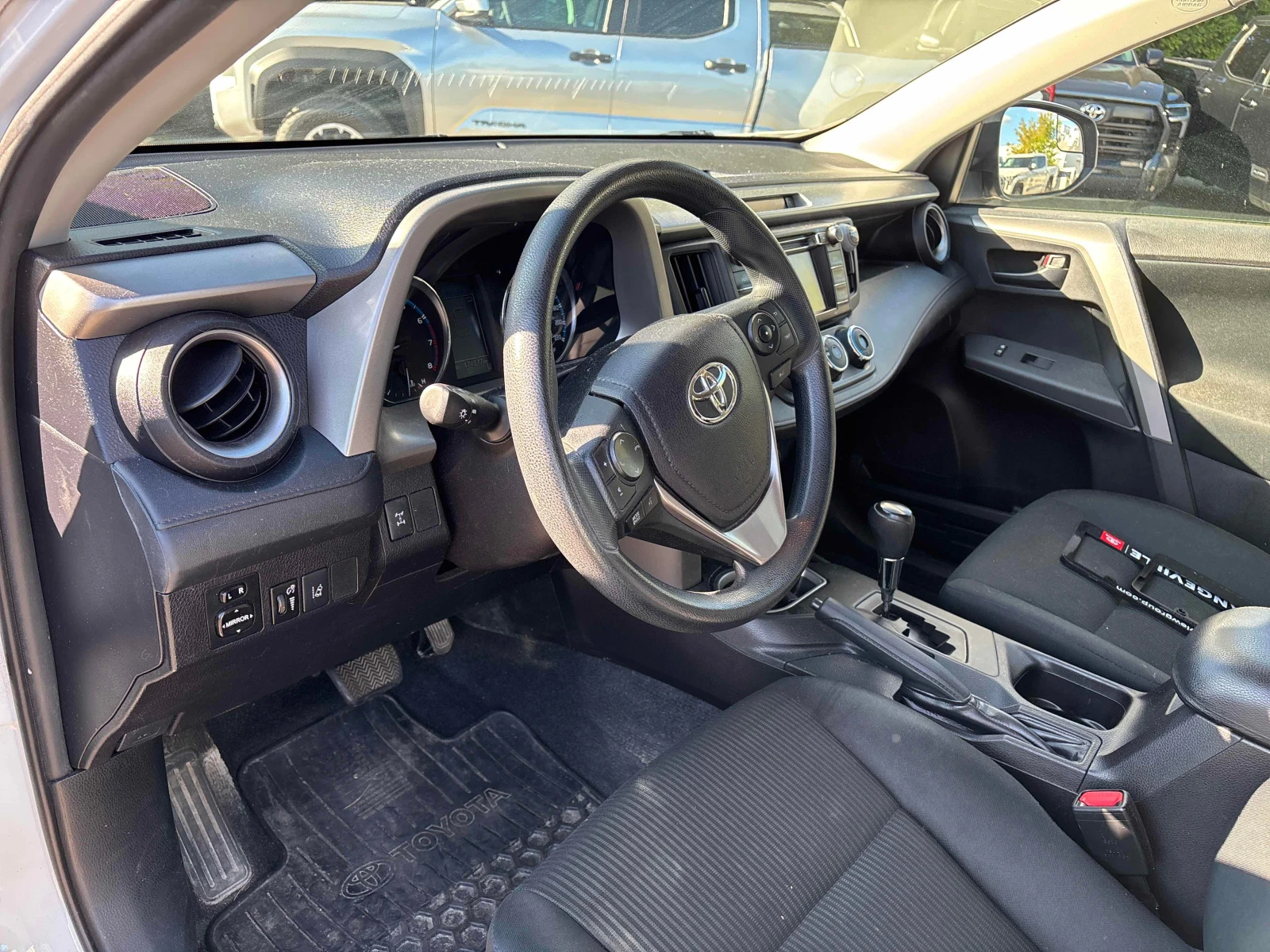Toyota Rav4 * LE * АВТОКРЕДИТ * ГЛАВНО ПРЕДСТАВИТЕЛСТВО, снимка 7 - Автомобили и джипове - 56098613