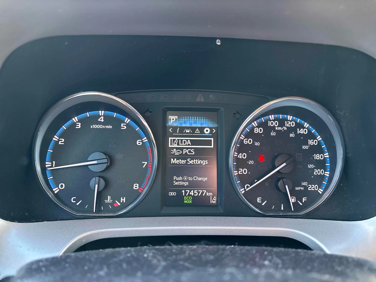 Toyota Rav4 * LE * АВТОКРЕДИТ * ГЛАВНО ПРЕДСТАВИТЕЛСТВО, снимка 8 - Автомобили и джипове - 56098613