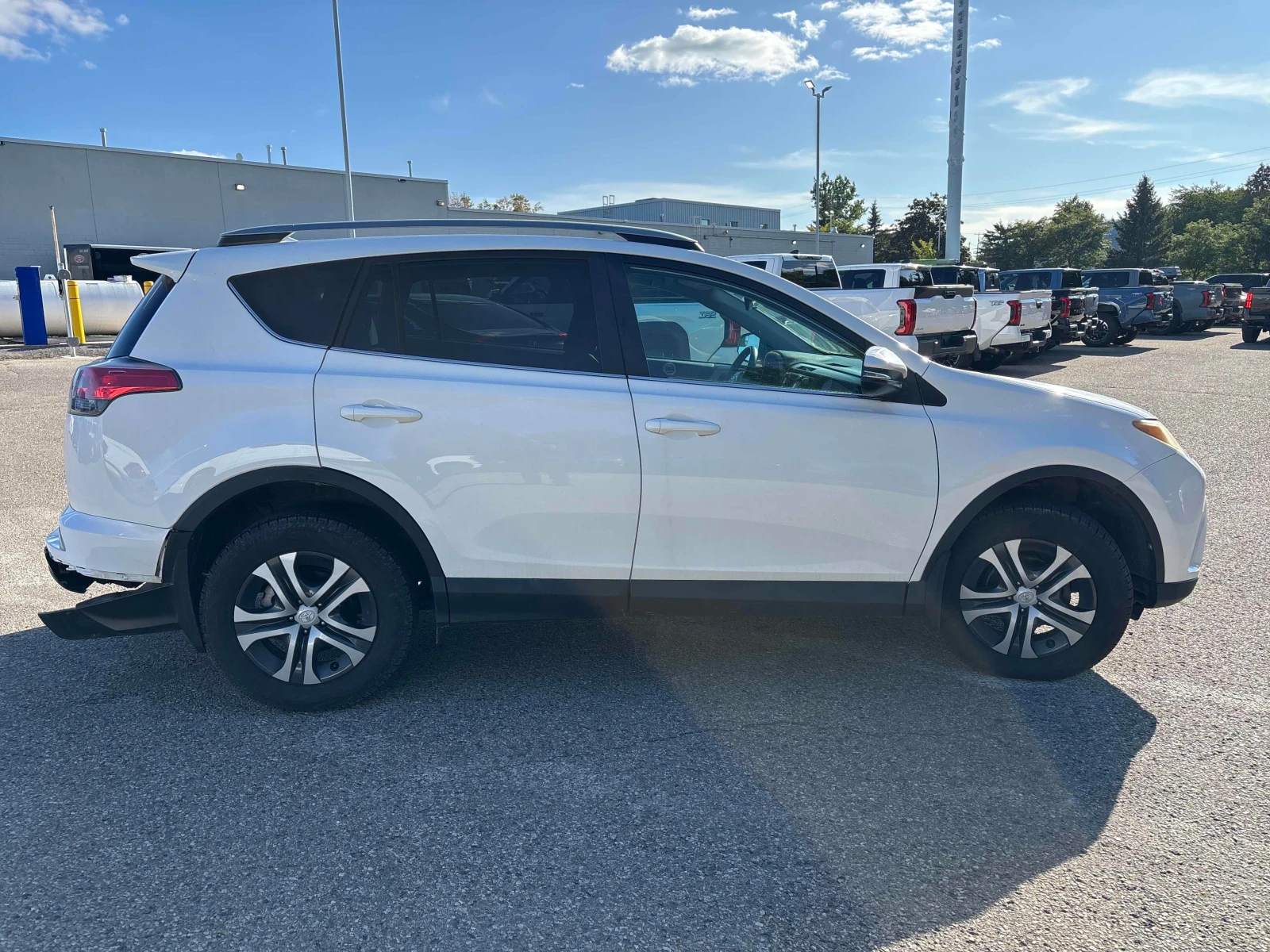 Toyota Rav4 * LE * АВТОКРЕДИТ * ГЛАВНО ПРЕДСТАВИТЕЛСТВО, снимка 4 - Автомобили и джипове - 56098613