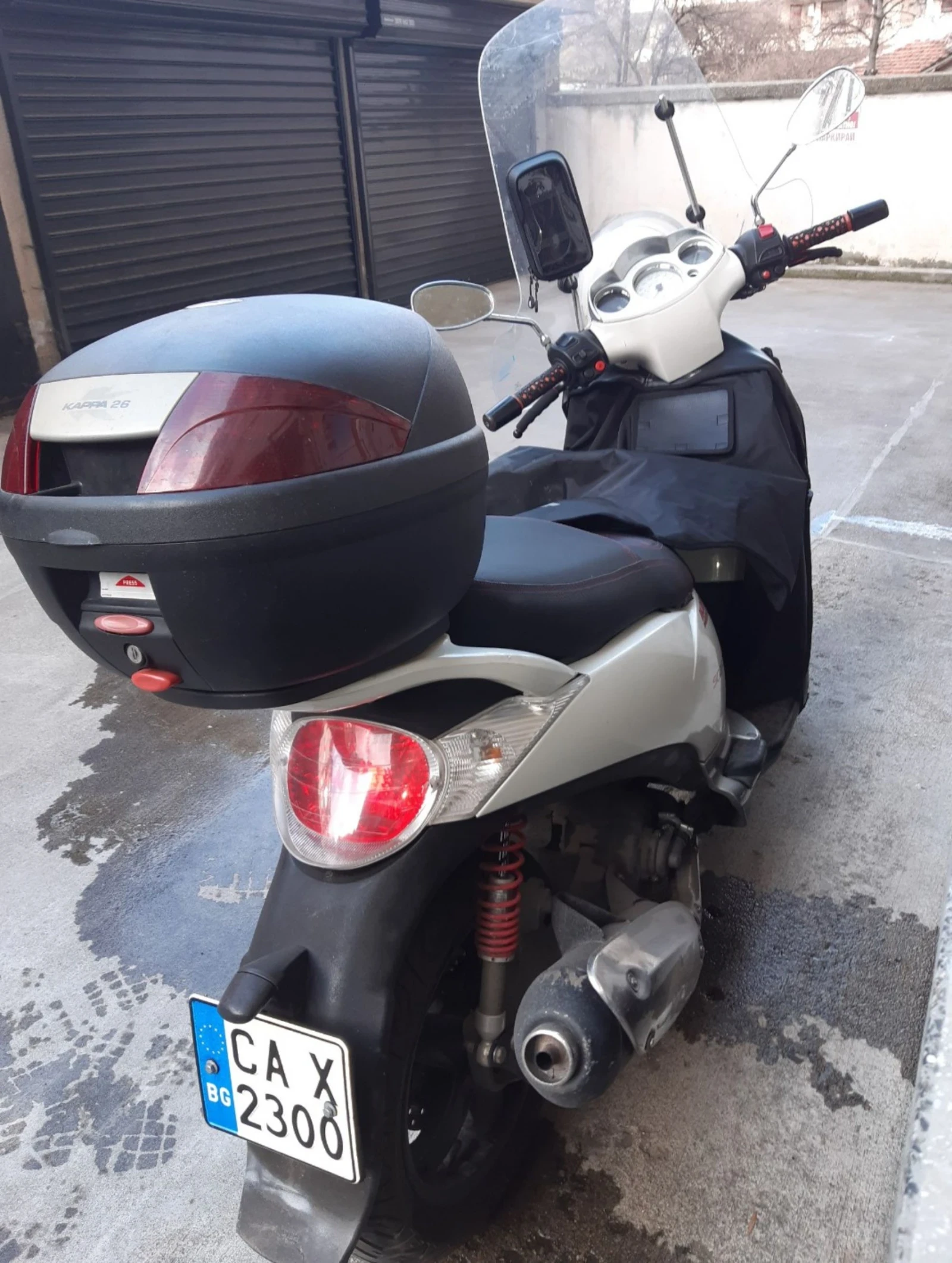 Aprilia Scarabeo 300i, снимка 2 - Мотоциклети и мототехника - 54738384