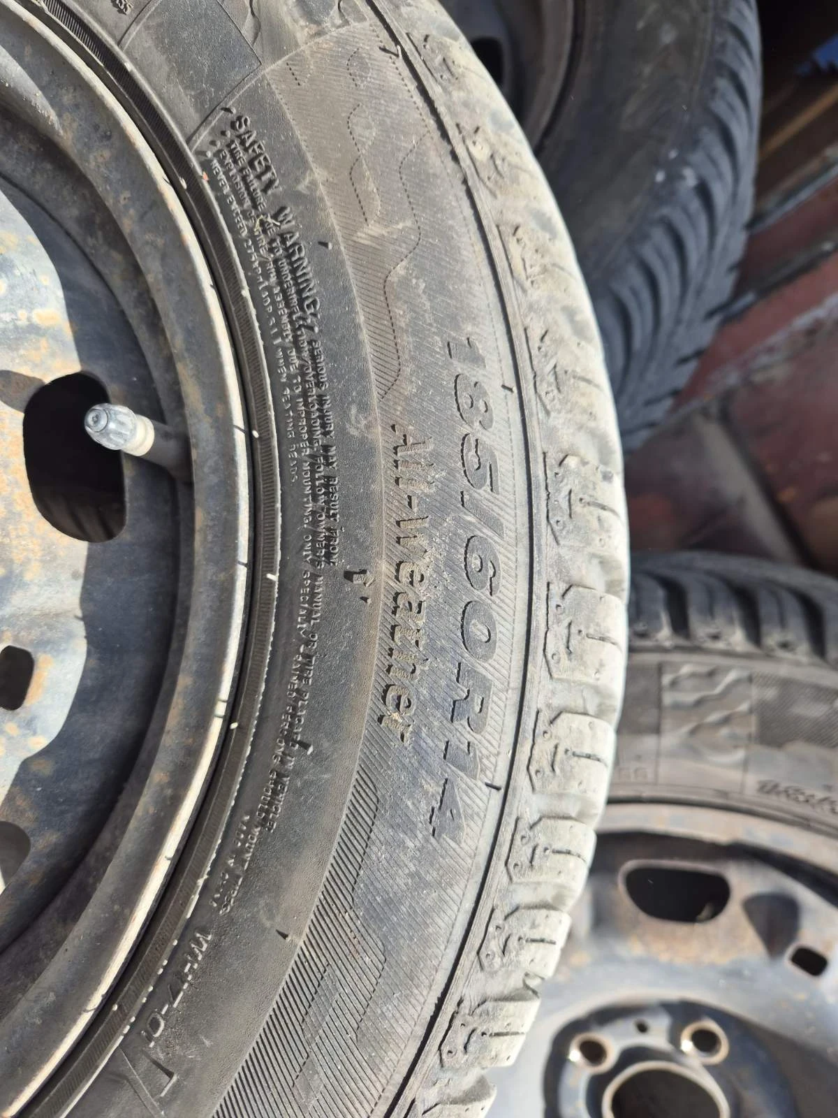Гуми с джанти Nexen 185/60R14, снимка 2 - Гуми и джанти - 55303857