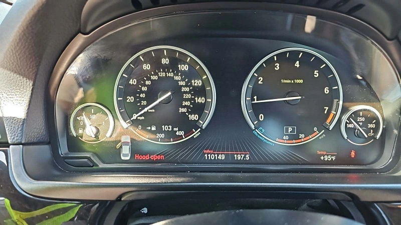 BMW 528 Подгрев* HeadsUp* Keyless* Камера, снимка 9 - Автомобили и джипове - 48293227