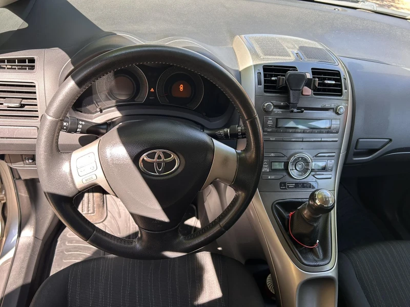 Toyota Auris 1.6, снимка 6 - Автомобили и джипове - 49462605