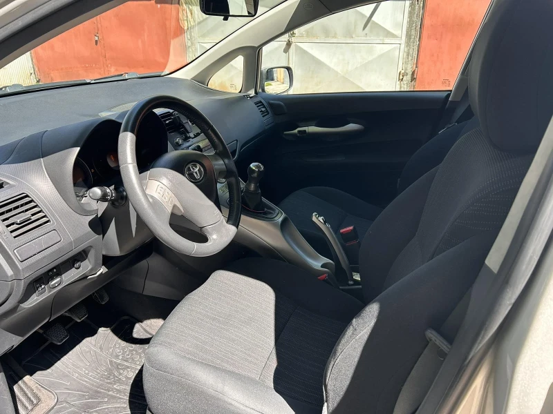 Toyota Auris 1.6, снимка 7 - Автомобили и джипове - 49462605